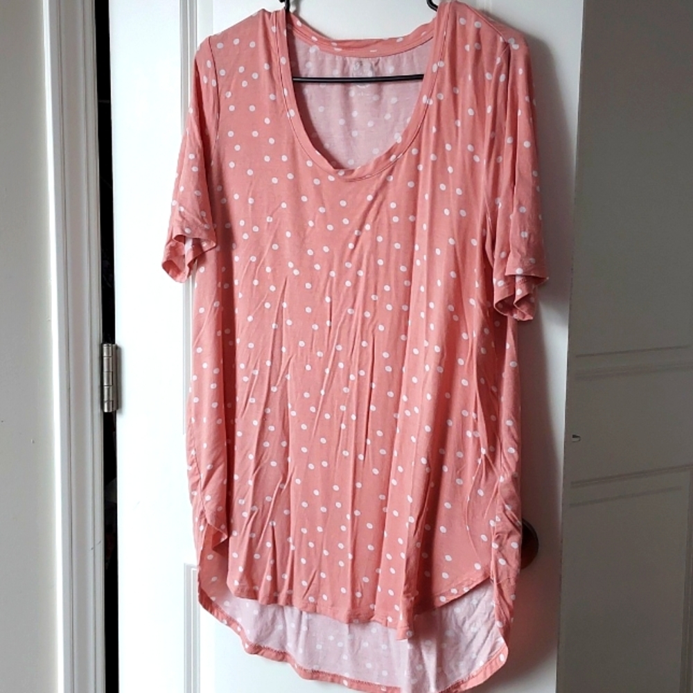 24/7  maunces large short sleeve top pink w/white polka dots